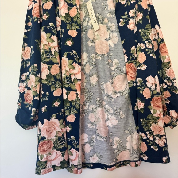 Studio B Floral Open Front Cardigan Size Medium - Picture 2 of 6